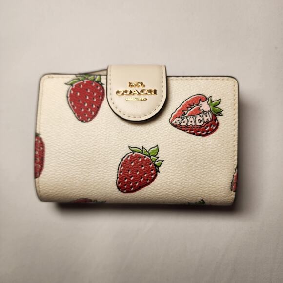 NWT Coach CAP01 Medium Corner Zip Wallet Strawberry Print - Picture 1 of 7